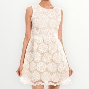 NWT Ellison Daisy Floral Embroidered Mini Dress White S